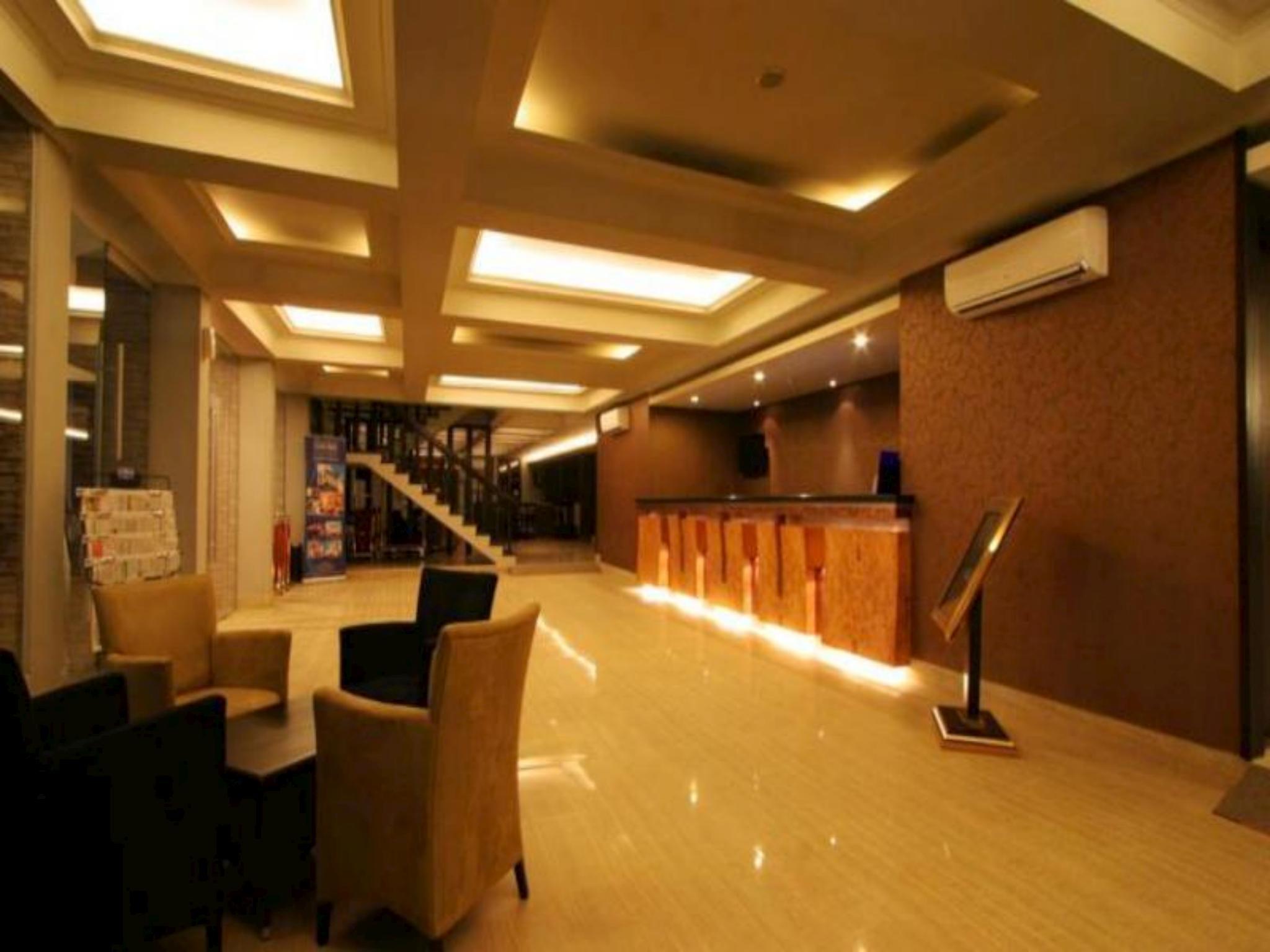 Dafam Hotel Cilacap Esterno foto
