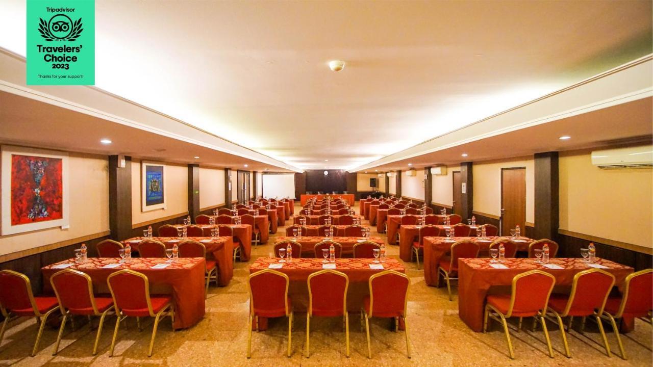 Dafam Hotel Cilacap Esterno foto