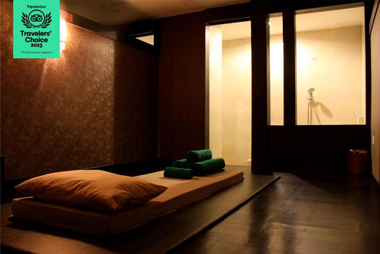 Dafam Hotel Cilacap Esterno foto