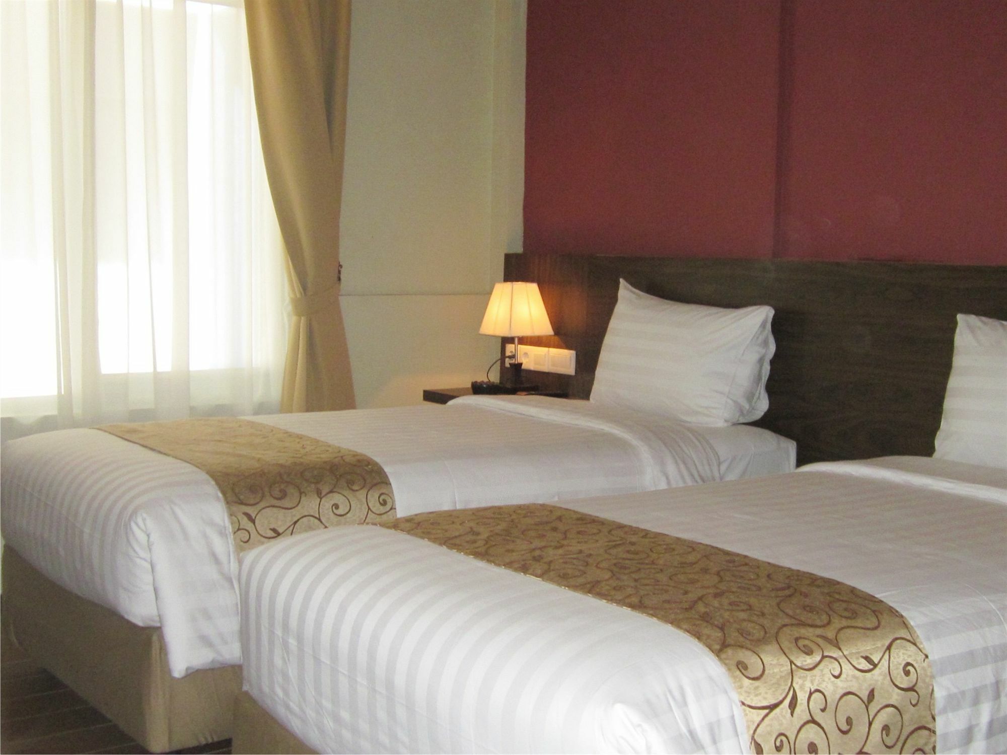 Dafam Hotel Cilacap Esterno foto